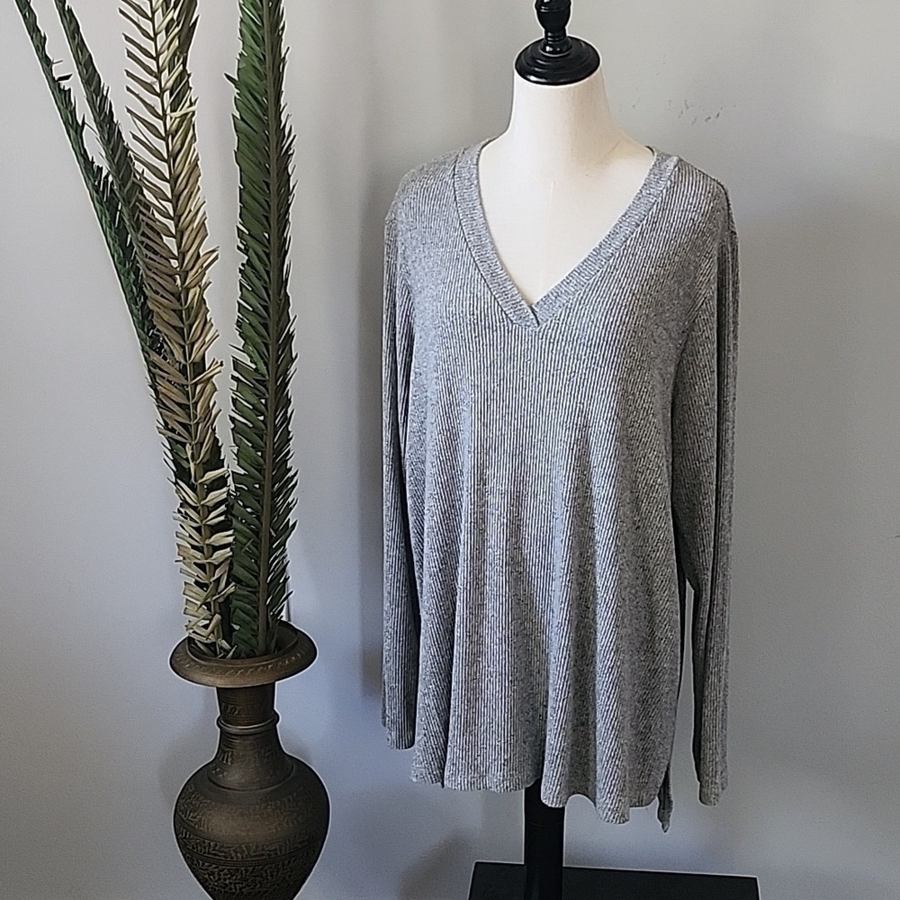 Ava & Viv Heather Gray Ribbed V-neck Long Sleeve Top